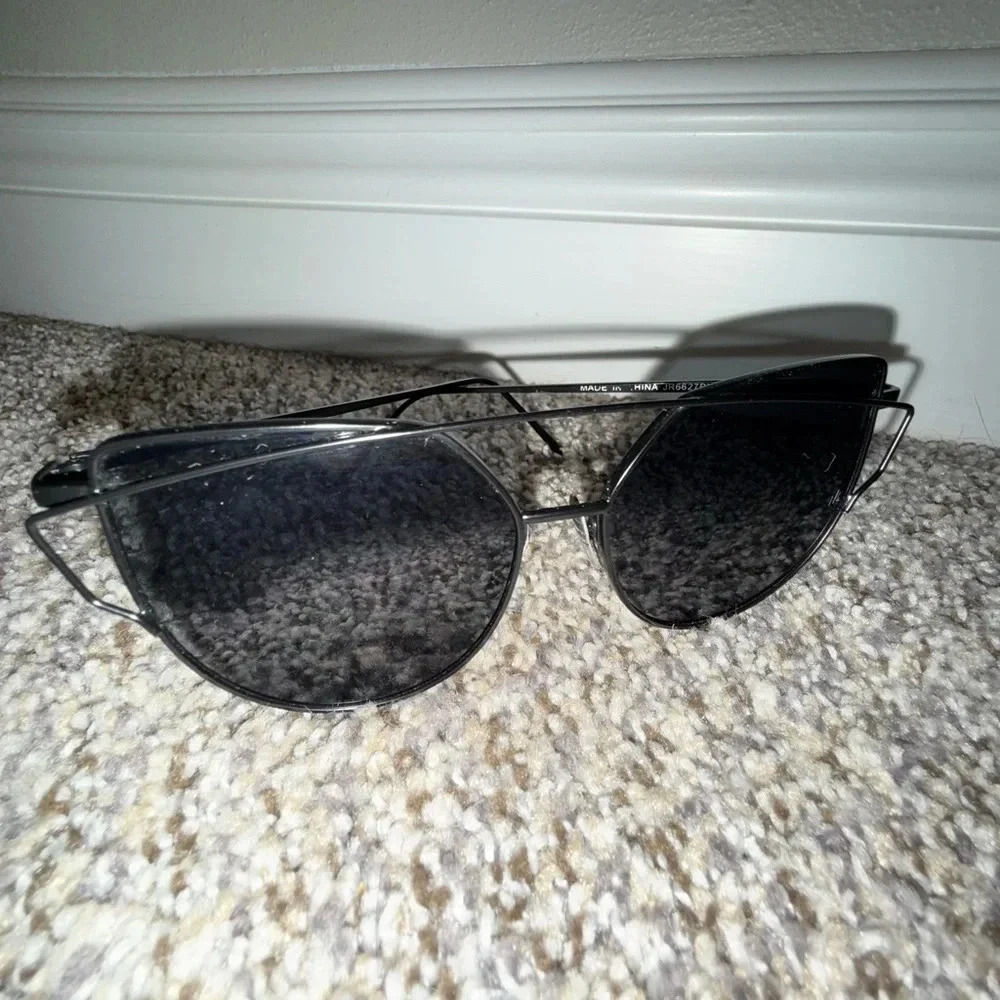 Black cat eye sunglasses